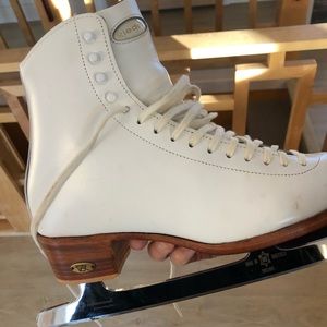 Riedell figure skates